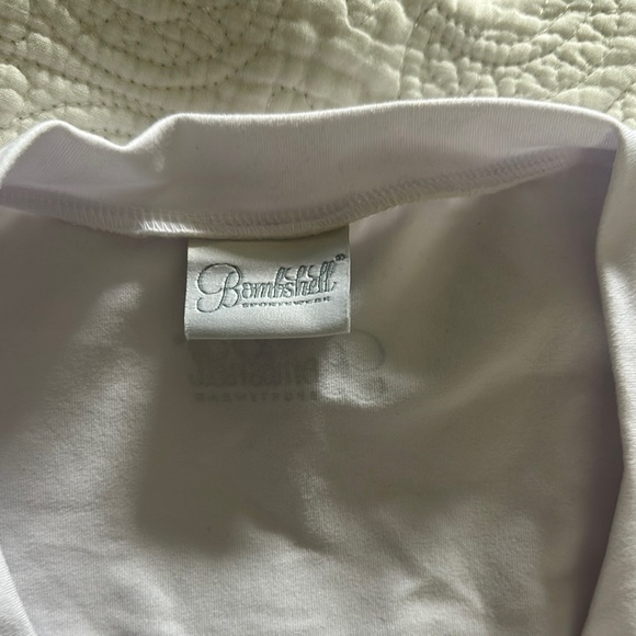 Bombshell Crop Tee V-Neck - Picture 4 of 6